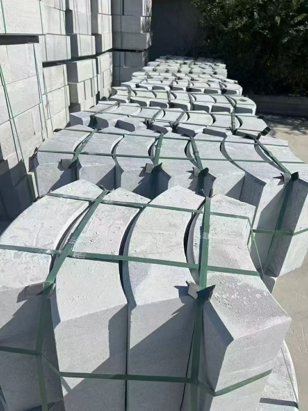 德州 芝麻灰弧形路沿石